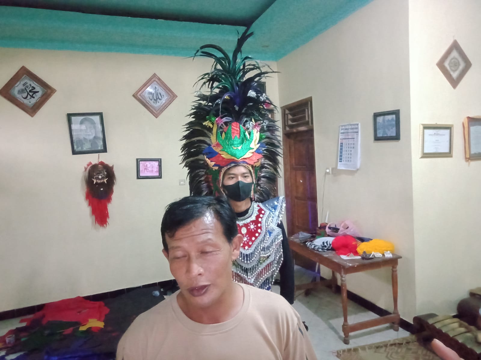 Kostum seni Tari Topeng Ireng Merapi Boyolali mulai banyak diminati Kostum seni Tari Topeng Ireng Merapi Boyolali mulai banyak diminati