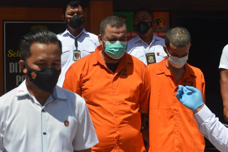 Dua WN Turki masuk penjara di Bali karena kasus skimming ATM Dua WN Turki masuk penjara di Bali karena kasus skimming ATM