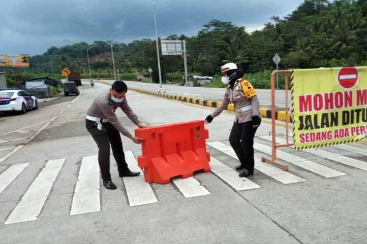 Polres tutup jalan pada malam Tahun Baru 2022 untuk cegah kerumunan
