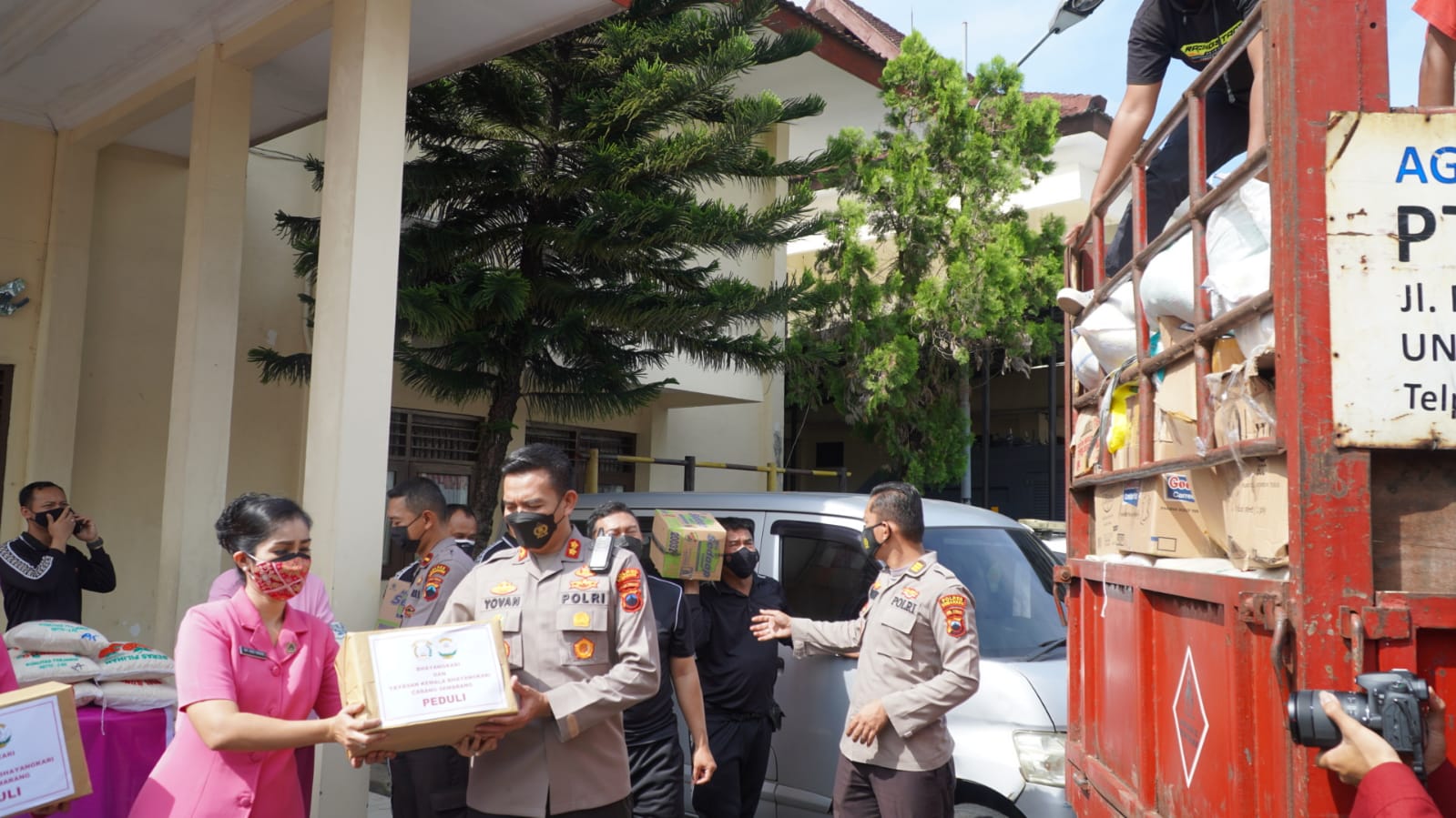 Peduli Bencana, Polres Semarang salurkan bantuan untuk korban erupsi Semeru Peduli Bencana, Polres Semarang salurkan bantuan untuk korban erupsi Semeru