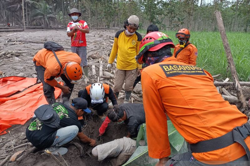 Korban meninggal terdampak APG Semeru bertambah jadi 34 orang Korban meninggal terdampak APG Semeru bertambah jadi 34 orang