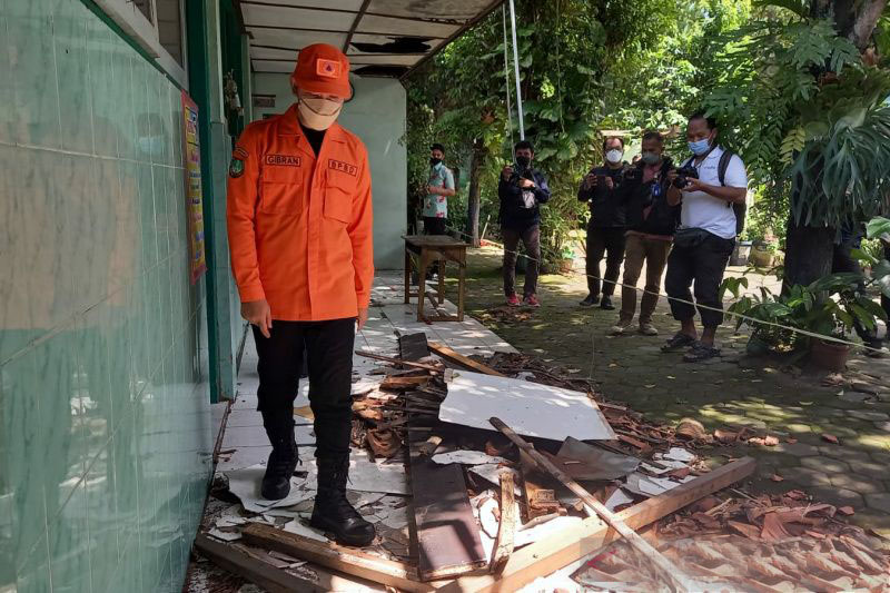 SD di Solo lakukan PTM sistem sif usai plafon ambrol akibat rayap