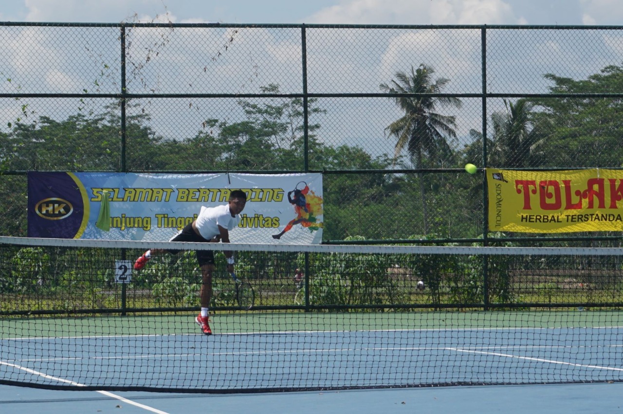 Ratusan atlet muda ikuti kejurnas tenis Piala Wali Kota 2021 Ratusan atlet muda ikuti kejurnas tenis Piala Wali Kota 2021