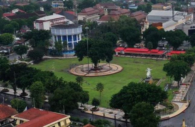 Alun-alun Kota Magelang ditutup pada malam Tahun Baru 2022 Alun-alun Kota Magelang ditutup pada malam Tahun Baru 2022