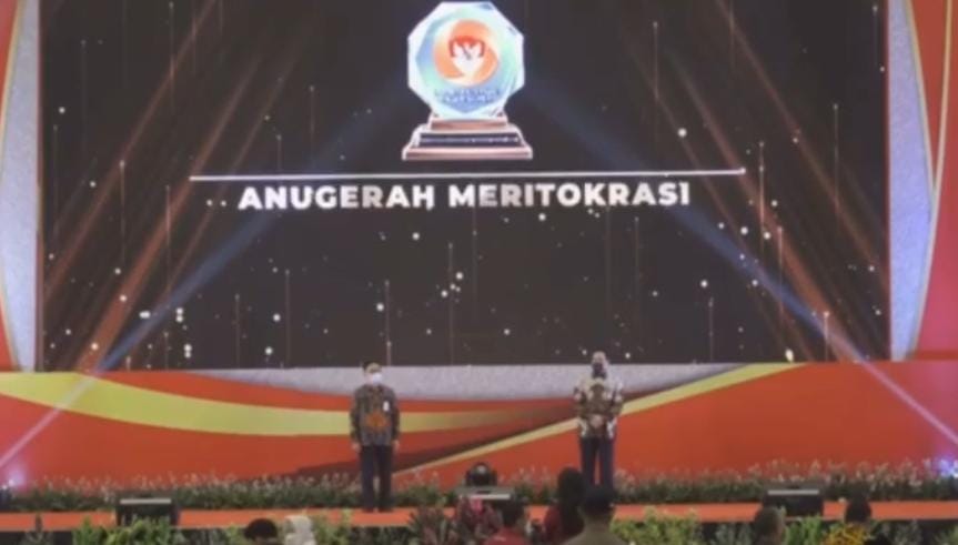 Sisihkan puluhan kabupaten/kota, Pemkab Karawang raih Anugerah Meritokrasi Sisihkan puluhan kabupaten/kota, Pemkab Karawang raih Anugerah Meritokrasi