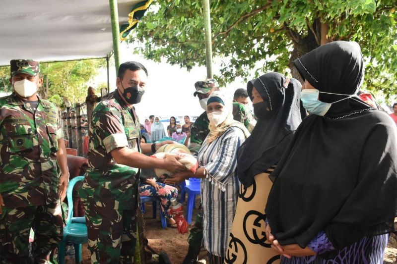 Kodam XIII Merdeka gelar baksos di Pulau Bunaken Kodam XIII Merdeka gelar baksos di Pulau Bunaken