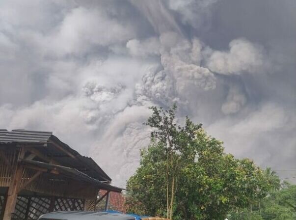 Kapolri kirim personel bantu penanganan erupsi Gunung Semeru Kapolri kirim personel bantu penanganan erupsi Gunung Semeru