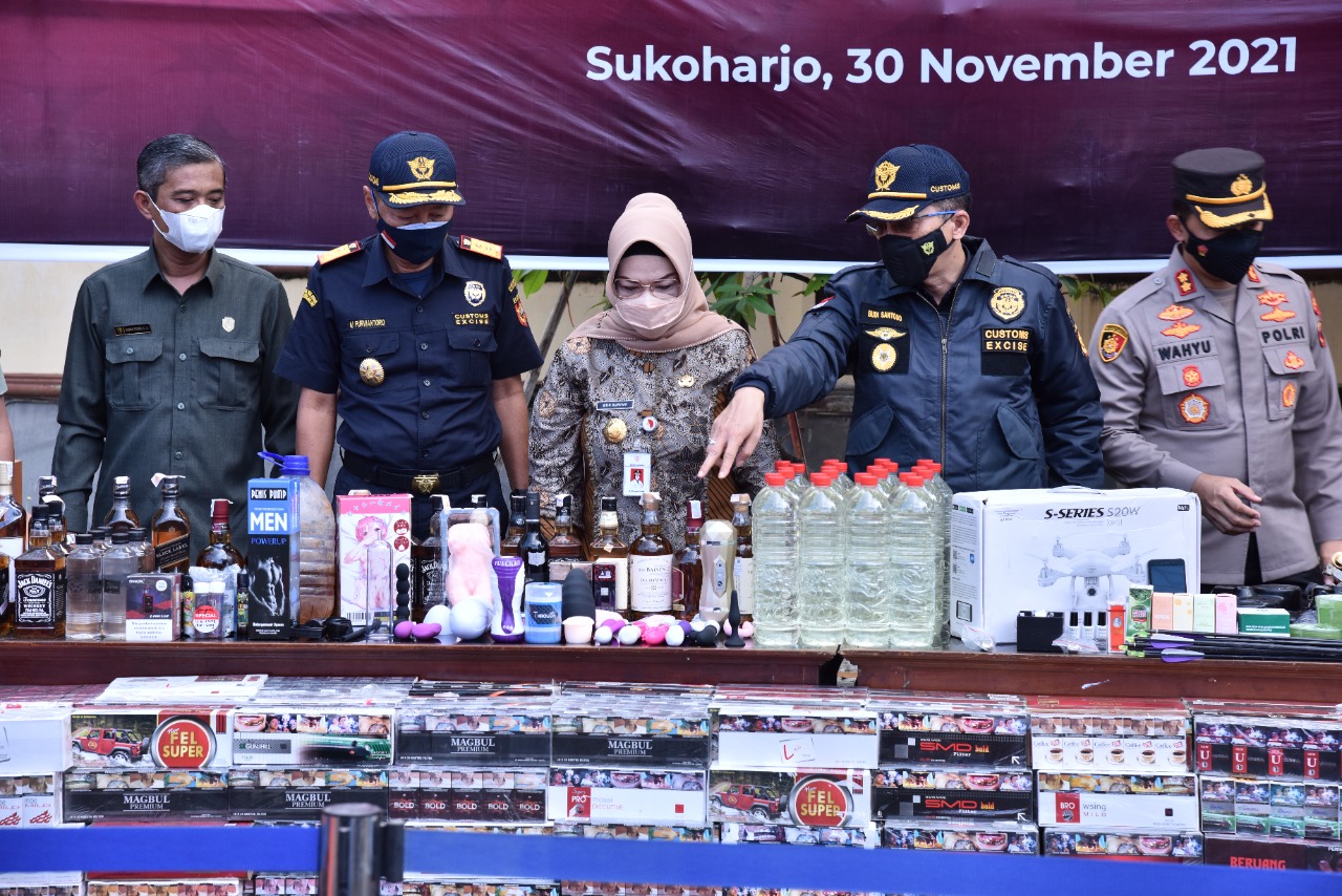 Barang sitaan Bea Cukai Surakarta selama dua tahun dimusnahkan Barang sitaan Bea Cukai Surakarta selama dua tahun dimusnahkan