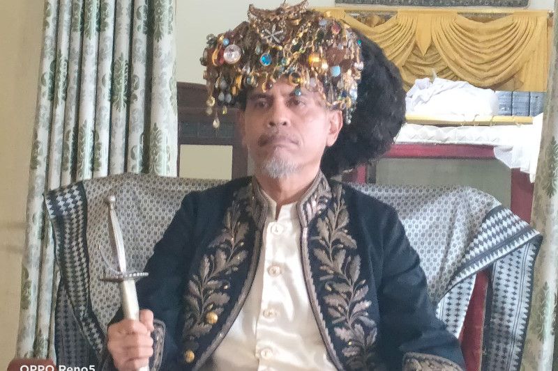Hidayatullah Sjah resmi dikukuhkan sebagai Sultan Ternate ke-49 Hidayatullah Sjah resmi dikukuhkan sebagai Sultan Ternate ke-49
