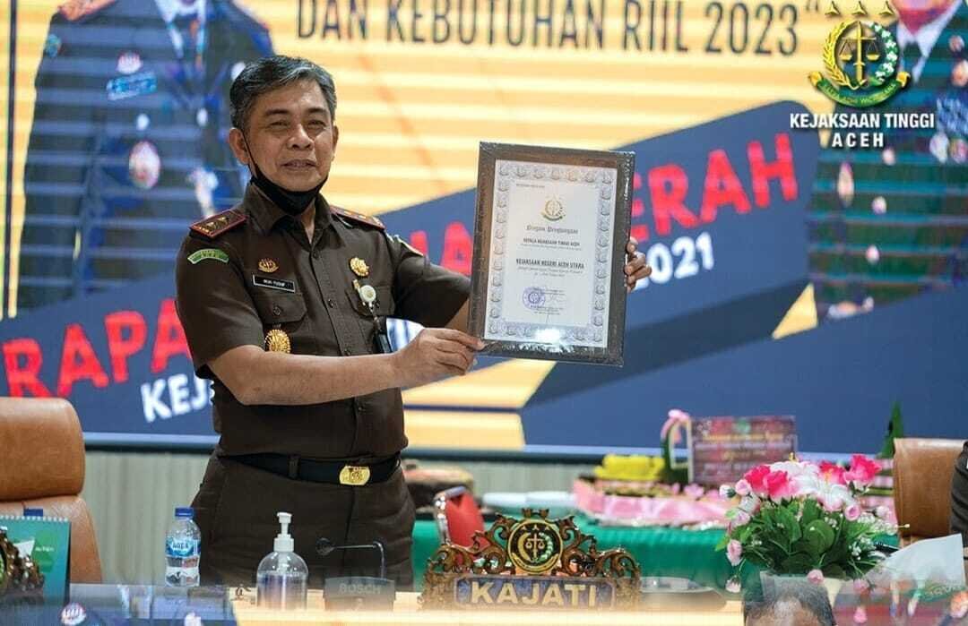 Kejari Aceh Utara raih penghargaan satuan kerja terbaik se-Aceh Tahun 2021 Kejari Aceh Utara raih penghargaan satuan kerja terbaik se-Aceh Tahun 2021