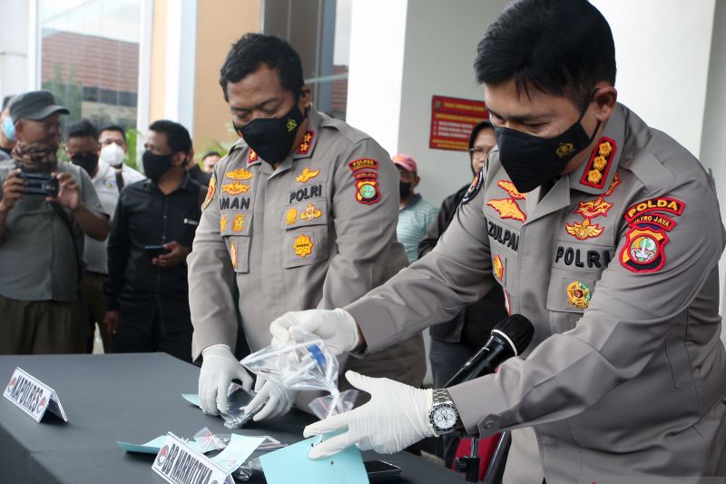 Polisi tangkap artis berinisial RN diduga terlibat narkoba Polisi tangkap artis berinisial RN diduga terlibat narkoba