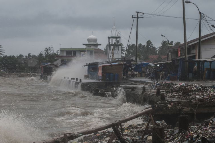 BMKG : Waspada gelombang tinggi hingga 6 meter pada 3-4 Desember