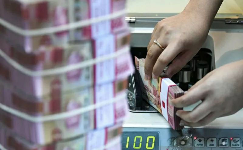 Rupiah jelang akhir pekan diprediksi masih melemah