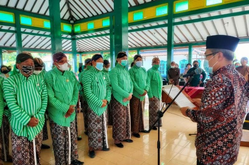 Bupati dorong abdi dalem keraton lakukan kegiatan pelestarian budaya Bupati dorong abdi dalem keraton lakukan kegiatan pelestarian budaya
