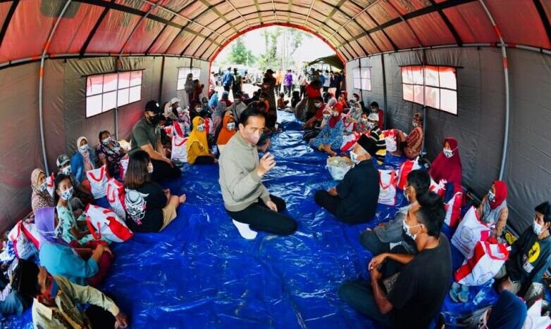 Presiden Jokowi pastikan distribusi bantuan korban erupsi Semeru