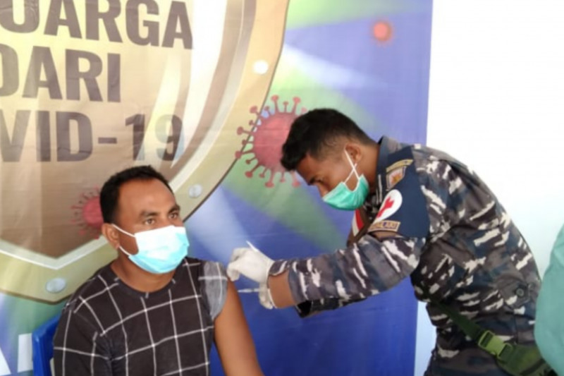 Polres-Pemkab Tanimbar upayakan vaksinasi capai 2.000 dosis per hari Polres-Pemkab Tanimbar upayakan vaksinasi capai 2.000 dosis per hari