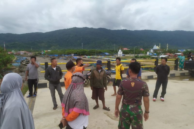 Basarnas mencari nelayan hilang di Perairan Langkolawa Bombana Basarnas mencari nelayan hilang di Perairan Langkolawa Bombana