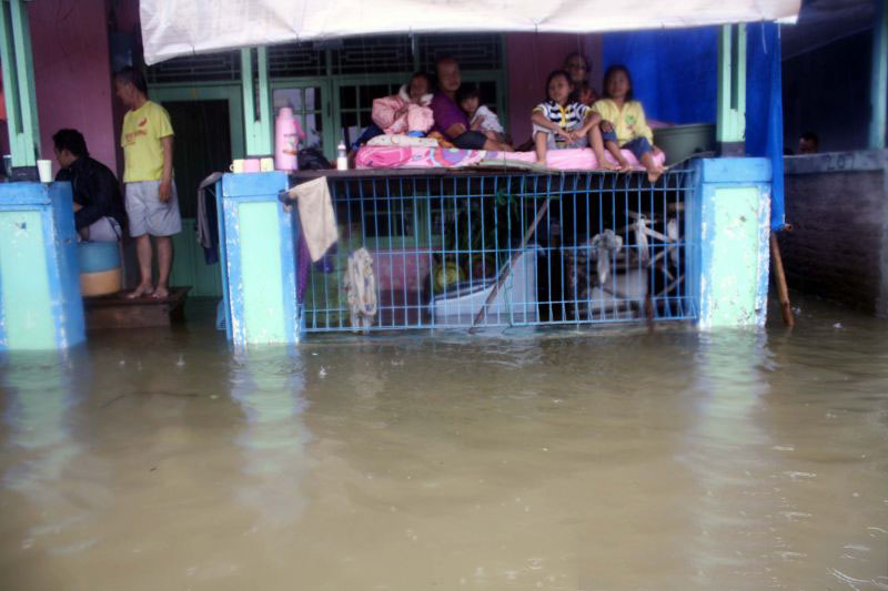 Ratusan rumah di Karawang Jabar terendam banjir Ratusan rumah di Karawang Jabar terendam banjir