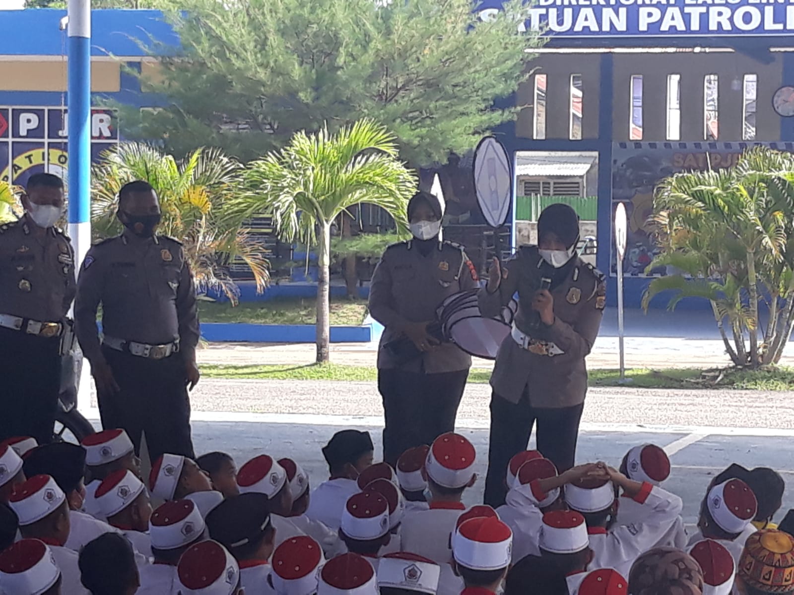 Ditlantas Polda Aceh berikan edukasi keselamatan berlalu lintas untuk anak usia dini Ditlantas Polda Aceh berikan edukasi keselamatan berlalu lintas untuk anak usia dini