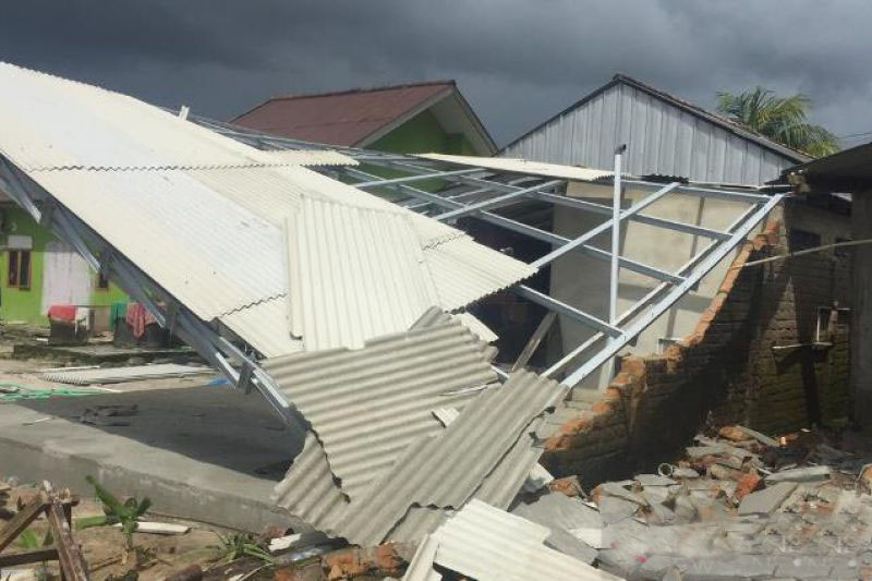 217 rumah di Bencah rusak diterjang puting beliung 217 rumah di Bencah rusak diterjang puting beliung