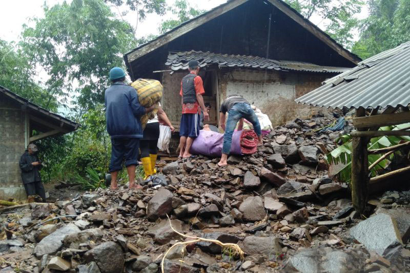 BPBD: 31 rumah terdampak longsor di selatan Garut