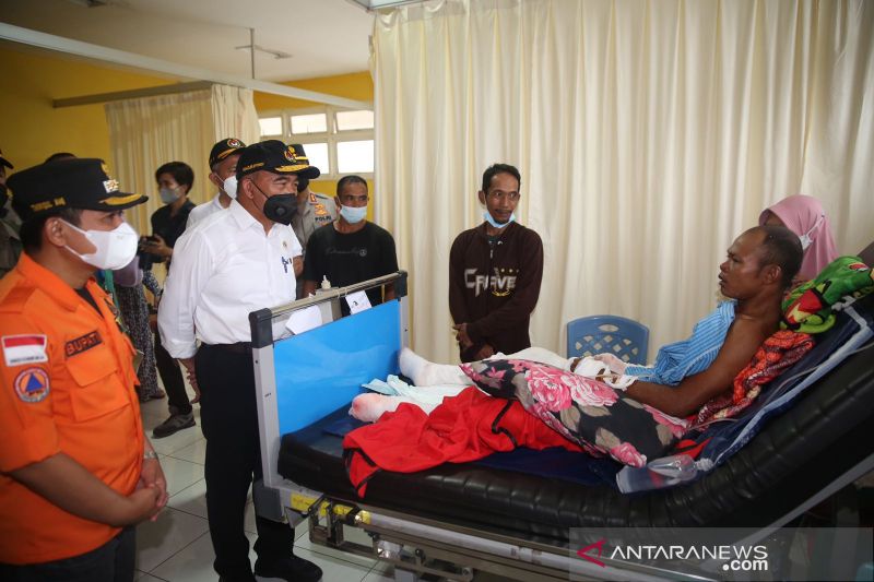 Korban erupsi Semeru yang mengungsi di zona rawan dipindahkan Korban erupsi Semeru yang mengungsi di zona rawan dipindahkan