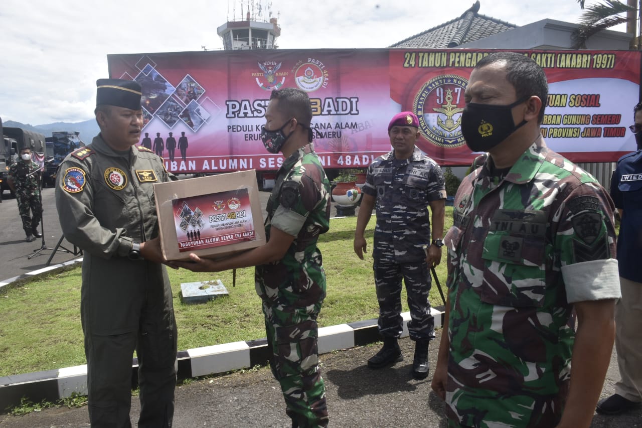 Bhakti sosial Akabri 97 Wira Sakti bantu ringankan beban korban erupsi Semeru Bhakti sosial Akabri 97 Wira Sakti bantu ringankan beban korban erupsi Semeru