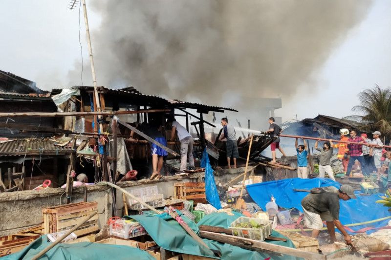 Gulkarmat Jakpus taksir kerugian kebakaran di Pasar Gaplok Rp2 miliar Gulkarmat Jakpus taksir kerugian kebakaran di Pasar Gaplok Rp2 miliar