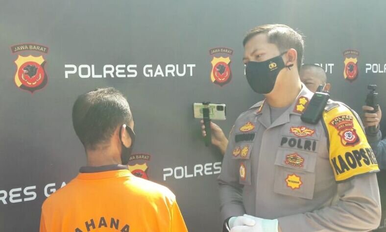 Polisi tangkap kepala desa di Garut karena selewengkan BLT Polisi tangkap kepala desa di Garut karena selewengkan BLT
