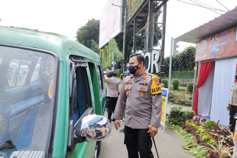 Polresta Bogor Kota pastikan 78 gereja taat prokes saat Natal Polresta Bogor Kota pastikan 78 gereja taat prokes saat Natal