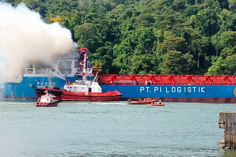 Basarnas Cilacap : Sebuah kapal kargo alami kebakaran di Cilacap Basarnas Cilacap : Sebuah kapal kargo alami kebakaran di Cilacap