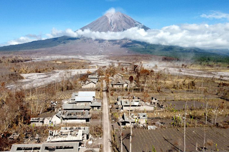 BNPB: Korban meninggal akibat awan panas guguran Semeru jadi 48 jiwa BNPB: Korban meninggal akibat awan panas guguran Semeru jadi 48 jiwa
