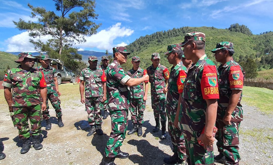 Semangat dan motivasi, Danrem 172/PWY kunjungi prajurit di Lanny Jaya, Papua Semangat dan motivasi, Danrem 172/PWY kunjungi prajurit di Lanny Jaya, Papua