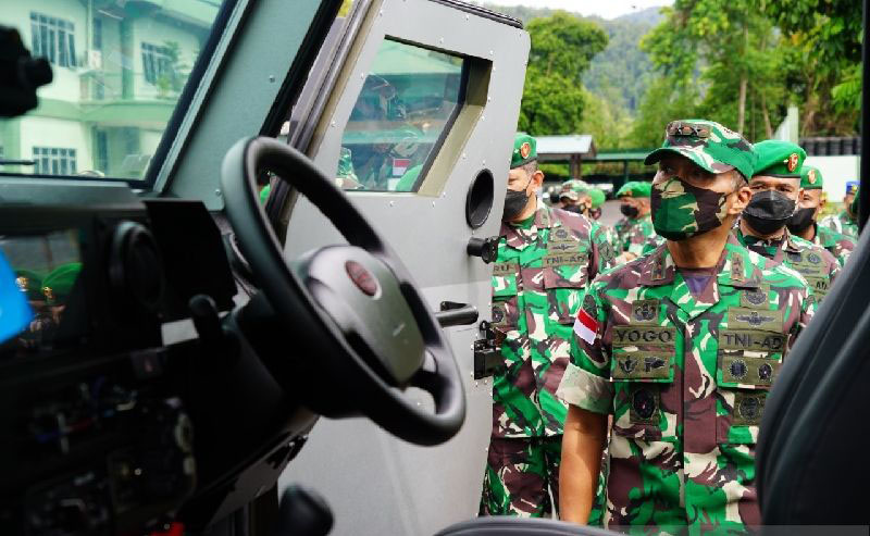 Kodam XVII/Cenderawasih serahkan 67 kendaraan operasional Mabes TNI AD