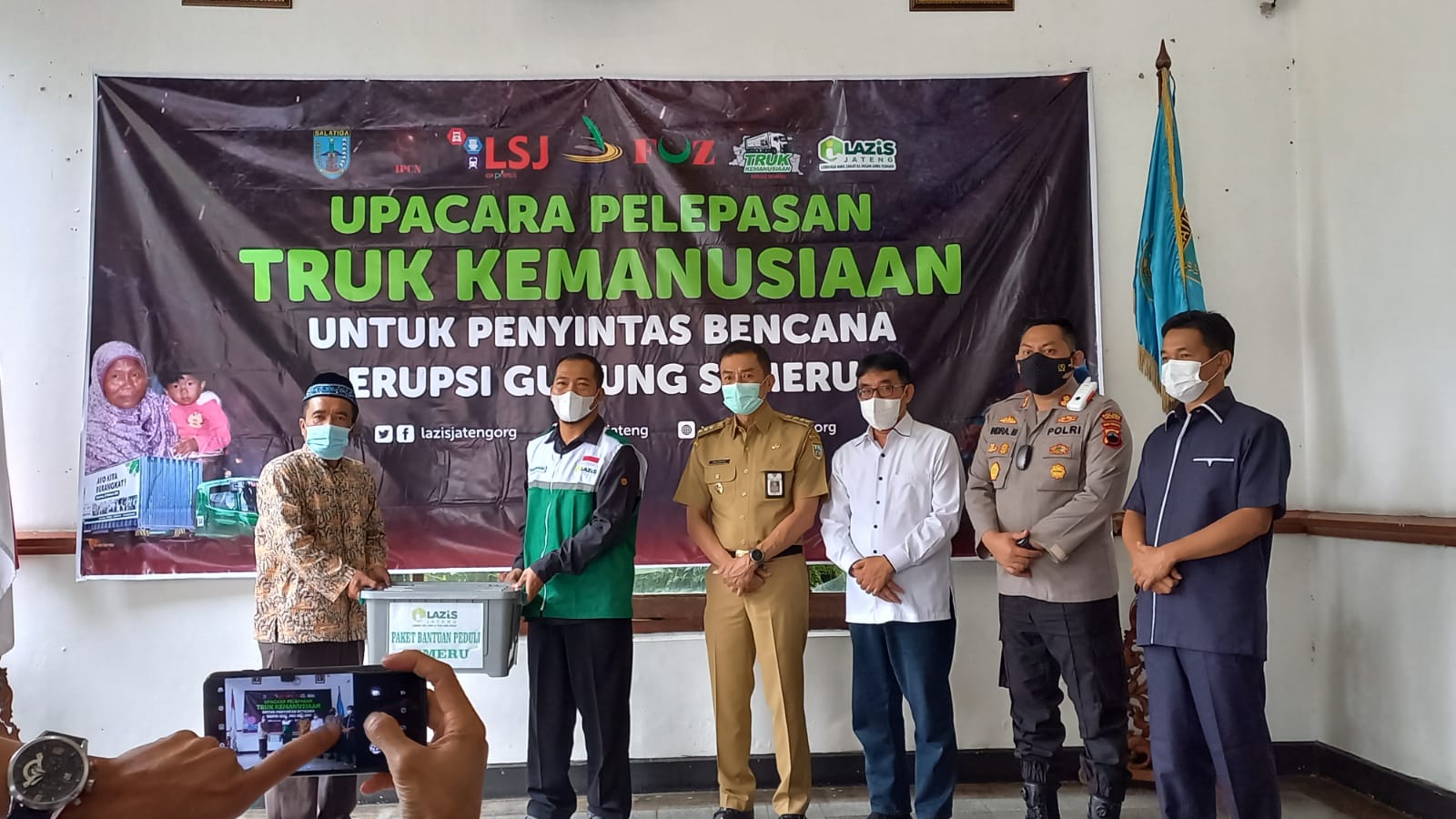 Peduli Semeru, LAZiS Jateng berangkatkan truk kemanusiaan Peduli Semeru, LAZiS Jateng berangkatkan truk kemanusiaan