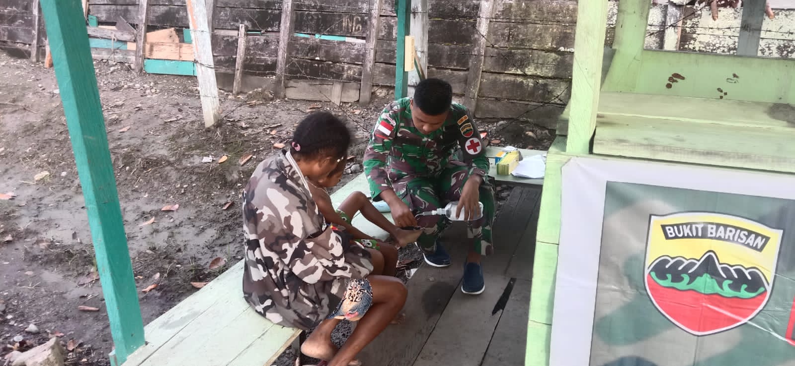 Satgas Pamtas Yonif 126/KC berikan pelayanan kesehatan untuk warga perbatasan 