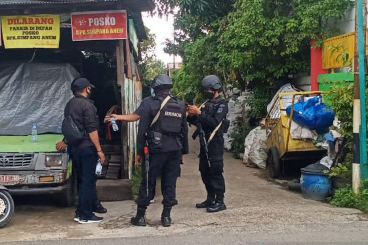 Densus 88 Antiteror amankan seorang pemuda di Banjarmasin Densus 88 Antiteror amankan seorang pemuda di Banjarmasin
