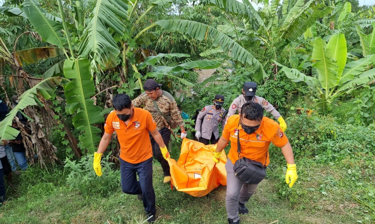 Mayat tanpa identitas ditemukan membusuk di kebun bambu Karawang Mayat tanpa identitas ditemukan membusuk di kebun bambu Karawang