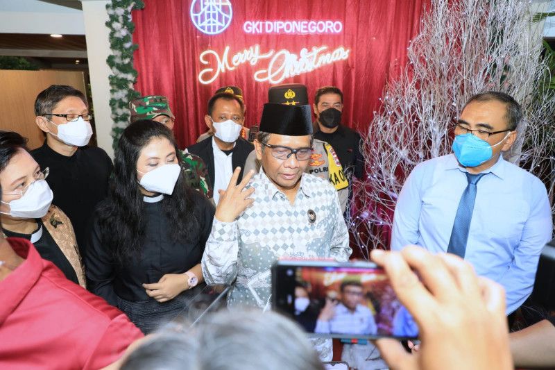 Menko Polhukam tegaskan semua pemeluk agama mendapat perlindungan sama Menko Polhukam tegaskan semua pemeluk agama mendapat perlindungan sama