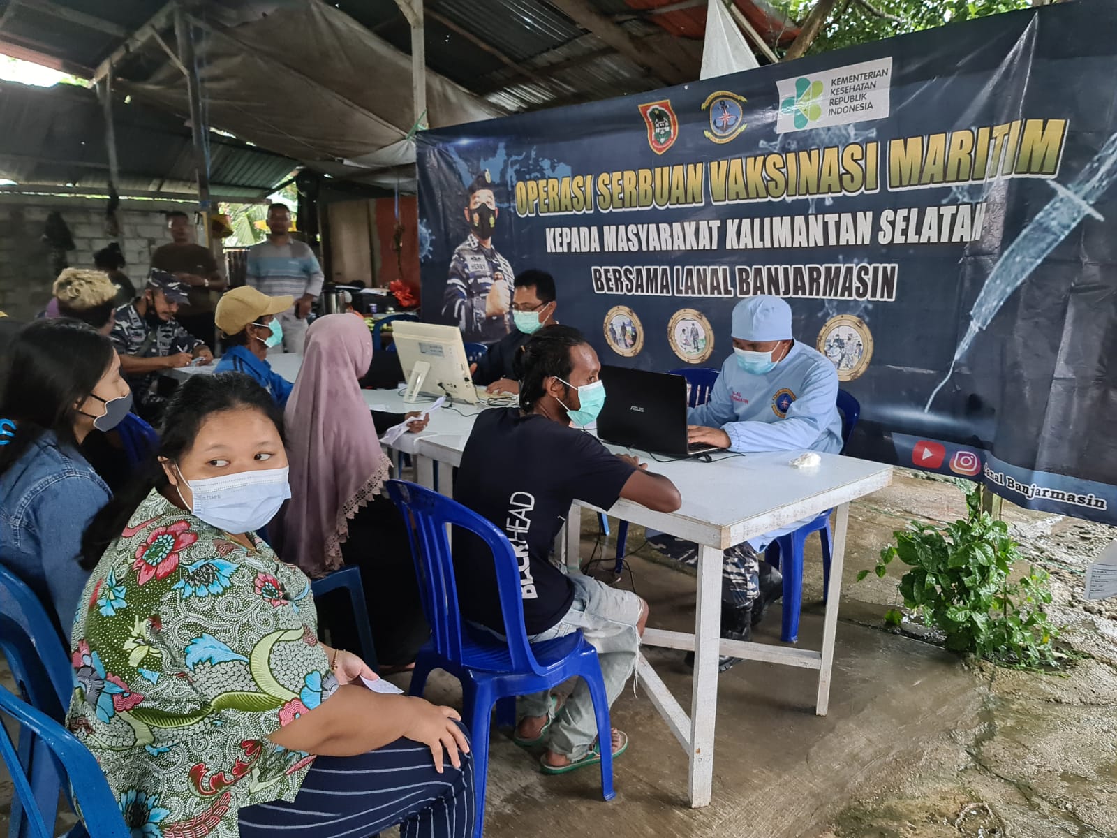 Hentikan laju pandemi Covid-19, Lanal Banjarmasin gelar vaksinasi maritim