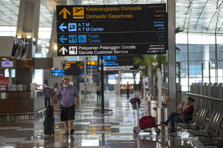 Pengamat sarankan tutup penerbangan internasional untuk sementara