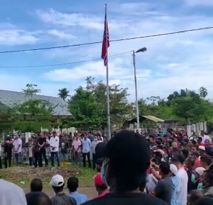 Peringati Milad GAM ke 45, Bendera Bintang Bulan berkibar di Lhokseumawe Peringati Milad GAM ke 45, Bendera Bintang Bulan berkibar di Lhokseumawe