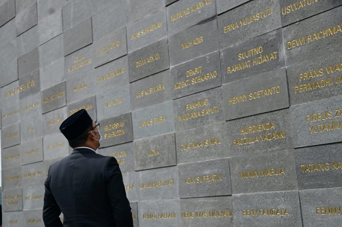291 nama terukir di Monumen Pahlawan Covid-19 Jawa Barat 291 nama terukir di Monumen Pahlawan Covid-19 Jawa Barat