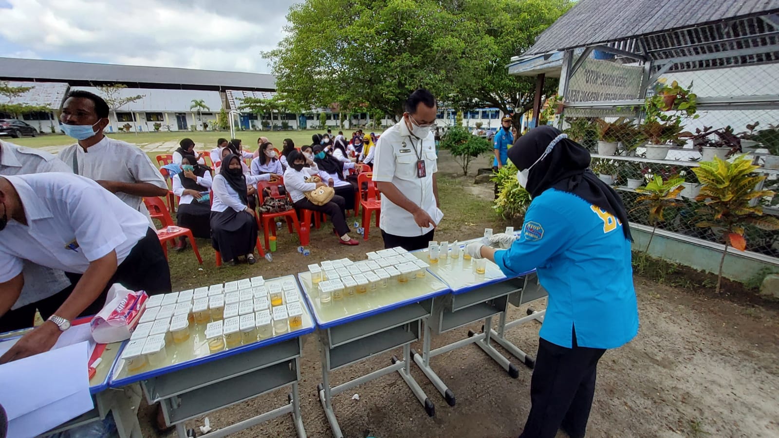 Ratusan guru di Kabupaten Batu Bara dites urine Ratusan guru di Kabupaten Batu Bara dites urine