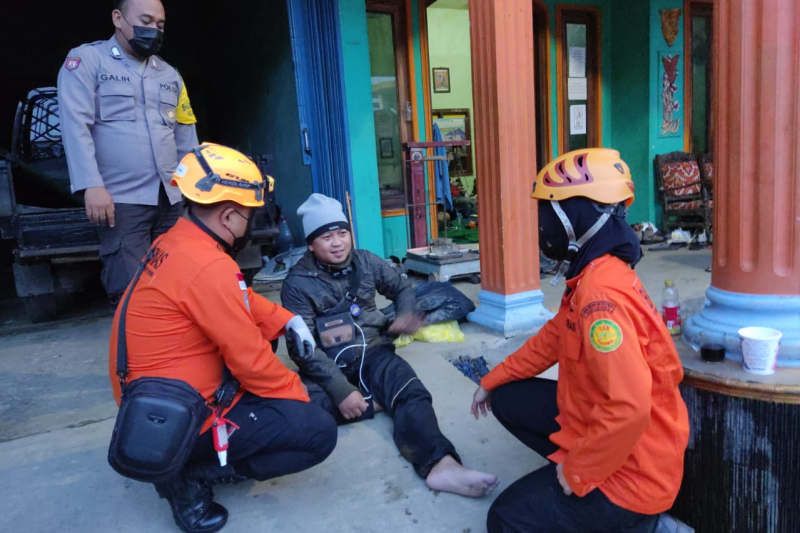 Pendaki Gunung Merbabu dievakuasi akibat kelelahan Pendaki Gunung Merbabu dievakuasi akibat kelelahan