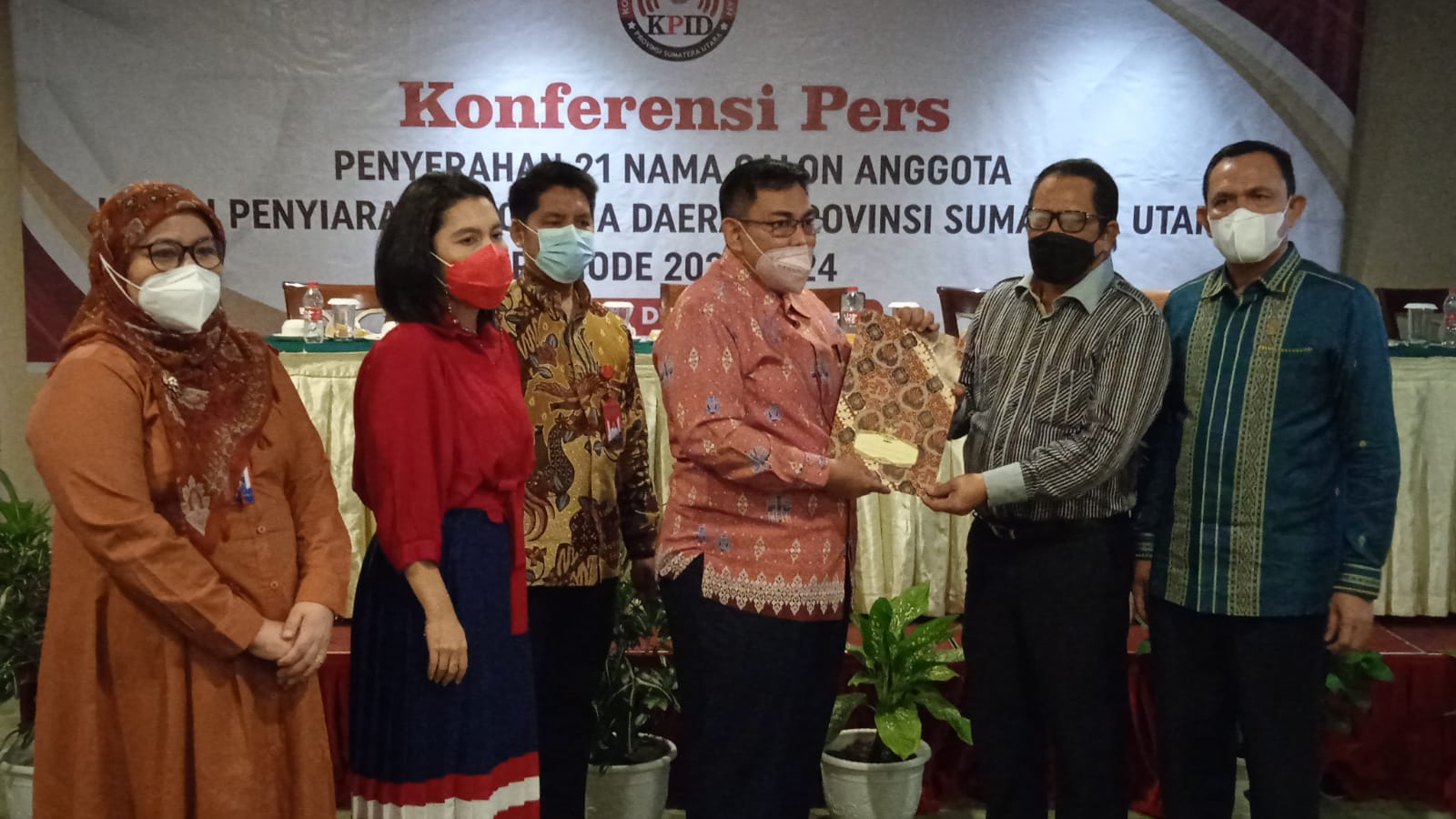 Timsel KPID serahkan 21 nama ke Komisi A DPRD Sumut Timsel KPID serahkan 21 nama ke Komisi A DPRD Sumut