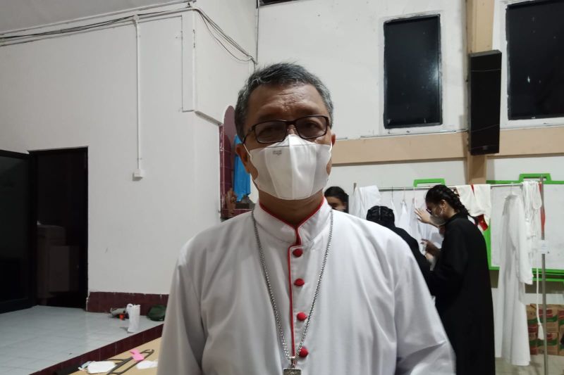 Uskup Pangkalpinang ajak umat menumbuhkan kepedulian pada sesama Uskup Pangkalpinang ajak umat menumbuhkan kepedulian pada sesama
