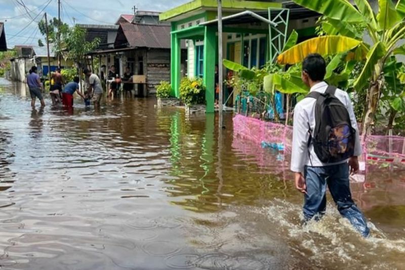 Rumah warga di Pontianak terendam luapan air Sungai Kapuas