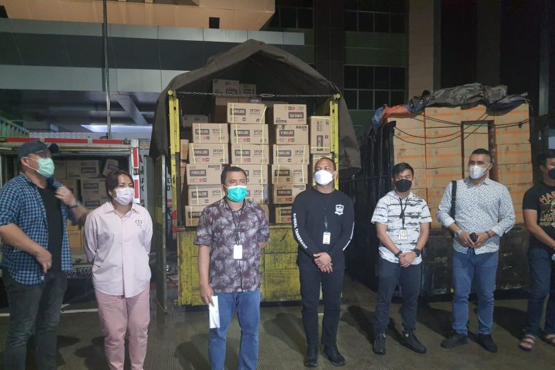 Polisi gerebek gudang oli ilegal di Kabupaten Tangerang Polisi gerebek gudang oli ilegal di Kabupaten Tangerang