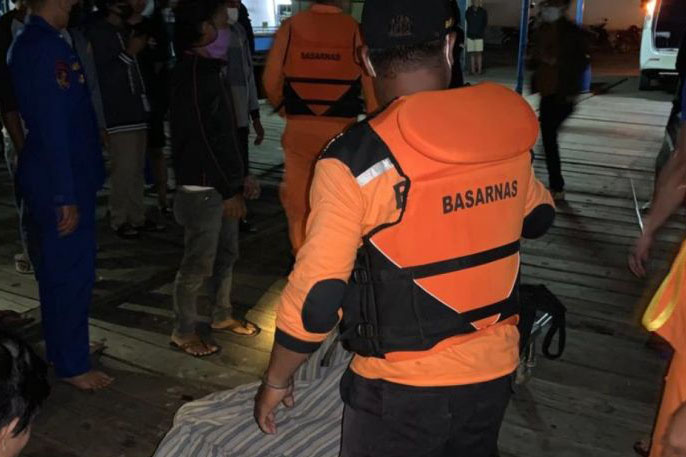 Tim SAR Tarakan temukan satu korban meninggal kecelakaan speed boat Tim SAR Tarakan temukan satu korban meninggal kecelakaan speed boat